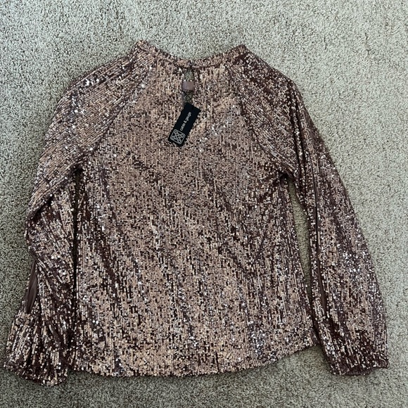 ⭐️ Firm Price ⭐️ Cable and gauge shimmery Medium top - Picture 7 of 9